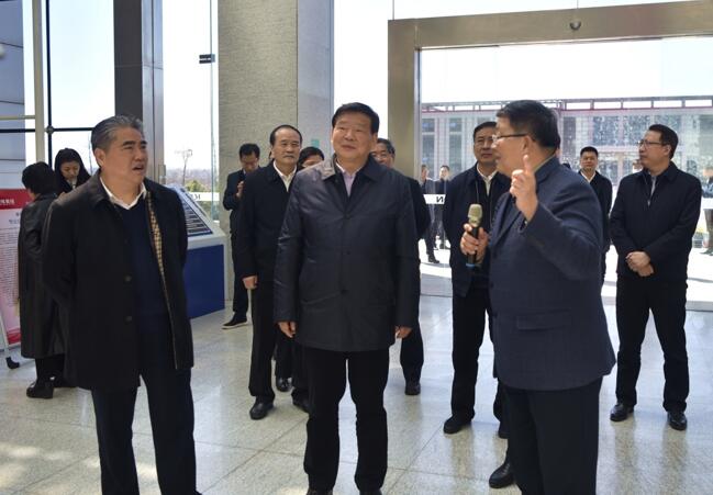 省委书记娄勤俭莅临JDB电子平台药业视察调研